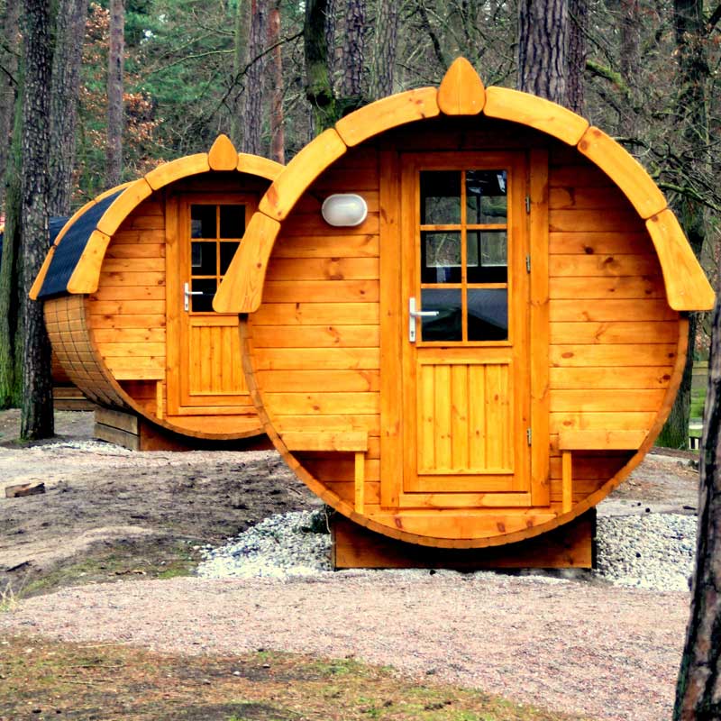 Die Schlaffässer auf dem Campingplatz Pommernland sind beliebte Unterkünfte.
