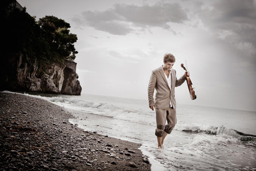 Nils Mönkemeyer tritt beim Festspielfrühling der Festspiele Mecklenburg-Vorpommern auf der Insel Rügen auf.