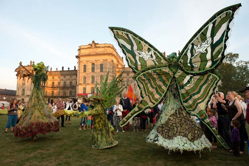 Fantasiewesen beim kleinen Fest im Großen Park in Ludwigslust.