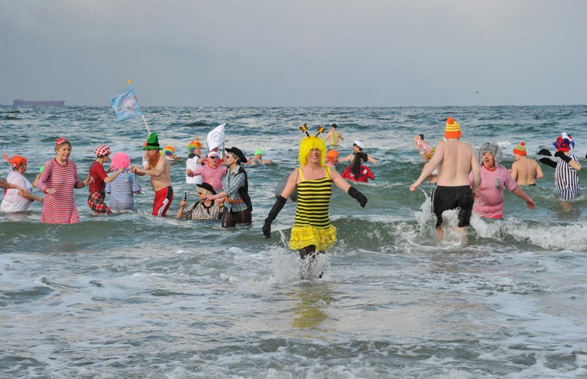 Am 1. März 2014 findet das mittlerweile traditionelle Faschingsschwimmen der Eisbader im Ostseebad Warnemünde statt.